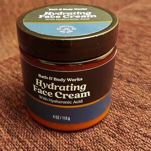 Hydrating face cream for men by bath and body works
